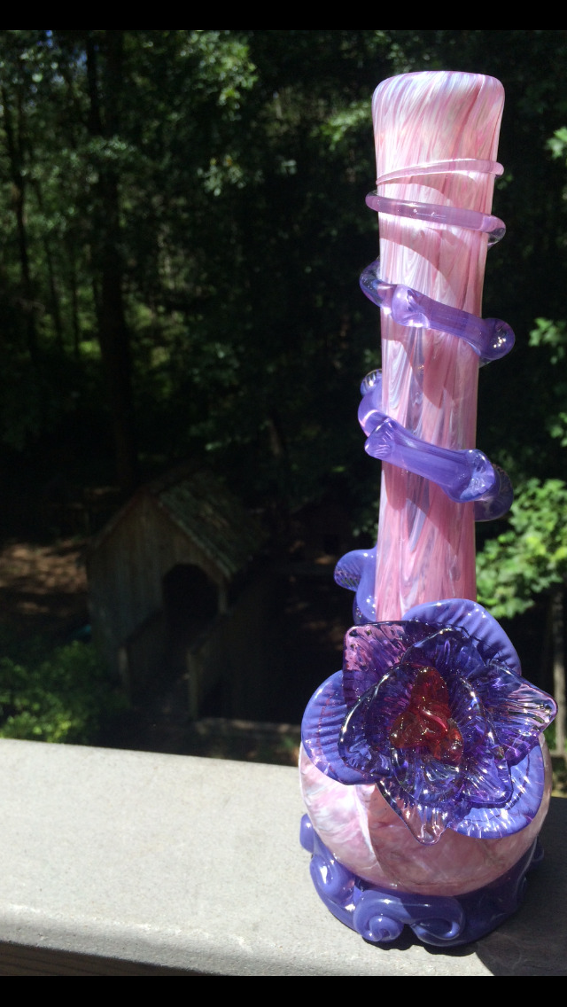 moonlight-charm:  kush-kitt3n:  Bong appreciation post   I Need This Piece