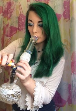 indica-illusions:  hybridfairy:  Self timer