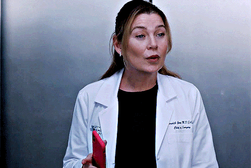 DR. MEREDITH GREY In Greys Anatomy Season 19.