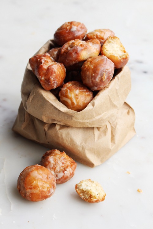 sweetoothgirl:    Mulled Apple Cider Donut Holes  