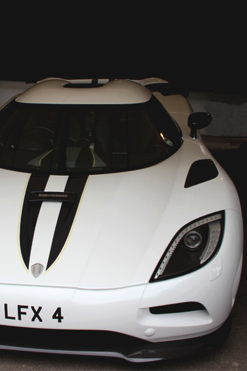 italian-luxury:  Koenigsegg Agera by Reece Garside 