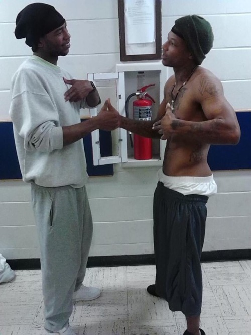prisonbodies: The 1st pic is good iconic s/o to project babes