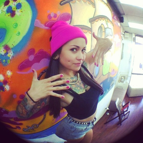 violetrosesuicide:  🙅💰💎⚡🚬🎀🔫 by @miau666 🐱 