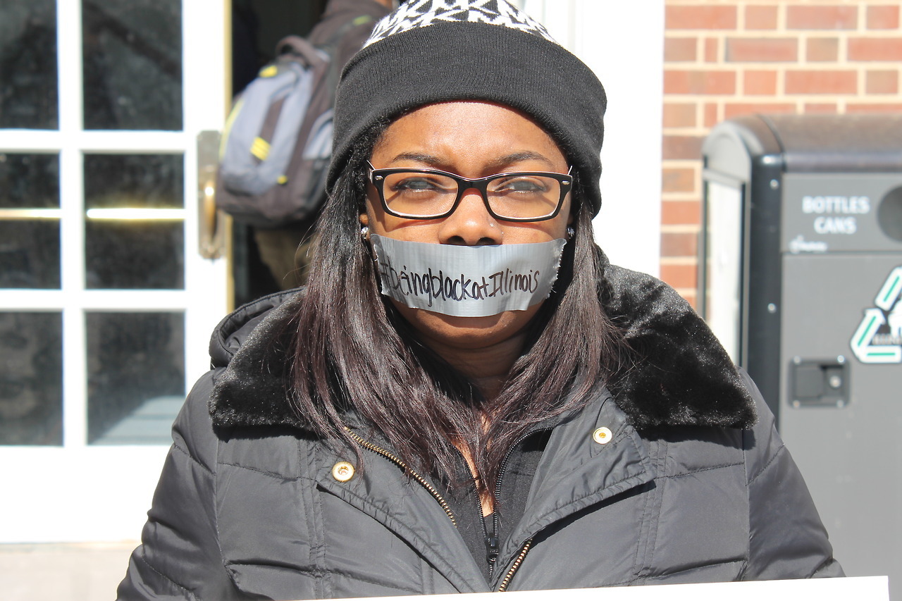 gabi-thompson:  Several University of Illinois Students gathered on the quad for