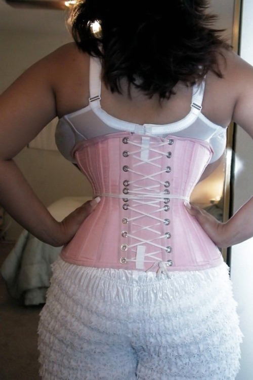 Porn Pics mmmm-corsets:Quite a waist!