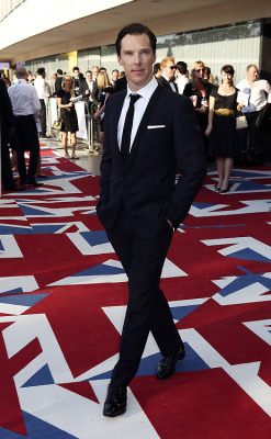 ilovebenedict:  BENEDICT WON A BAFTA!  2013 BAFTA Los
