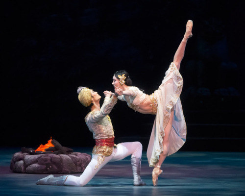 Hee Seo and Kimin Kim in La Bayadère, American Ballet Theatre, June 2015. © Gene Schiavone.A beautif