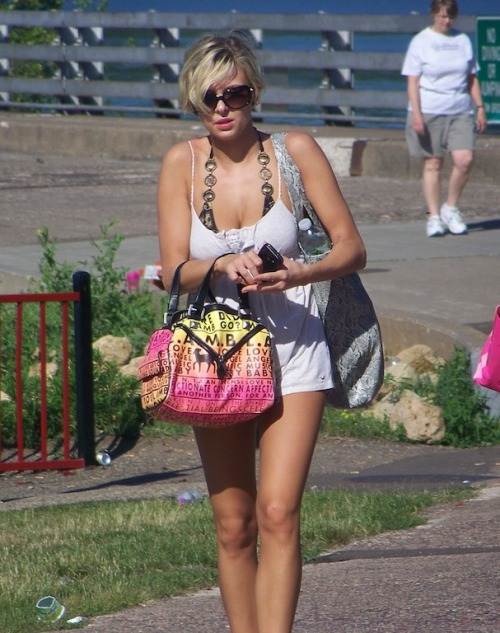 eageral:http://candidca.com/threads/busty-short-haired-blonde-teen-in-shorts-and-visible-bikini-top.