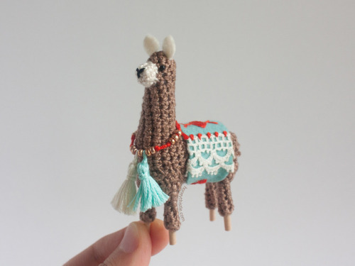 Hey folks~Just poppin’ in to give a quick update - I finally wrote that miniature llama pattern! You