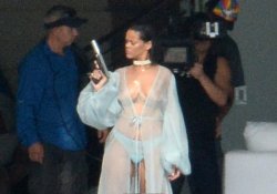 hellyeahrihannafenty:  Rihanna on set of a new music video