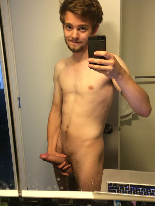 sargh90210:  wildbait:  I Always Aim to Please! Posted by a Reddit user at http://bit.ly/1rZbGxb Get Awesome Rewards for Trying Free Apps   Love my twinks