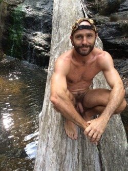 alanh-me:  122k+ follow all things gay, naturist and “eye catching”  