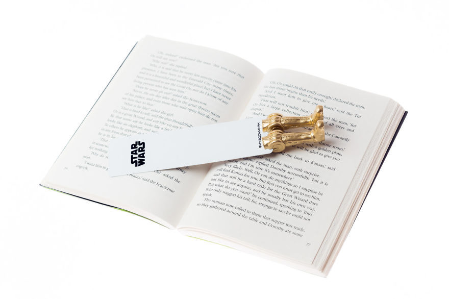 culturenlifestyle:  Adorable and Quirky Bookmarks That Make Tiny Legs Stick Out by