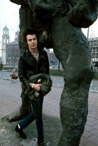 sexvicioussid:Amsterdam, Netherlands, December 13th, 1977. This is Sid Vicious’ legacy. Lickin