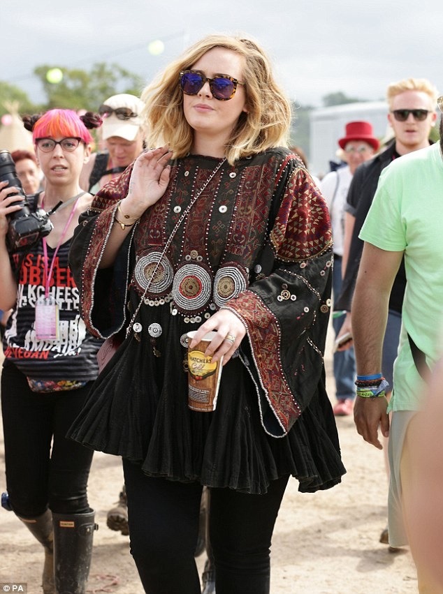 adoreyouadele:  Adele and Simon’s new photo in Glastonbury Festival.