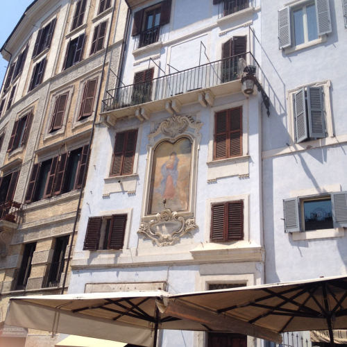 honeyttea:In Roma, Italia: something that fascinated me about the city was the architecture. The arc