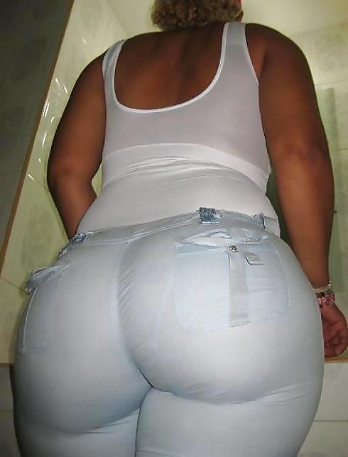 thickncurvybbw:  Nice Thick and Curvy BootyClick here to meet thick booty ebony babes