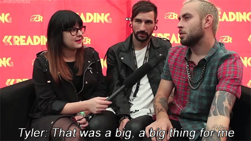 langdonhouse:  Tyler talking about MCR ft his pony tail (x)