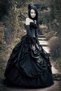 victorian-goth:  Victorian goth http://victorian-goth.tumblr.com/