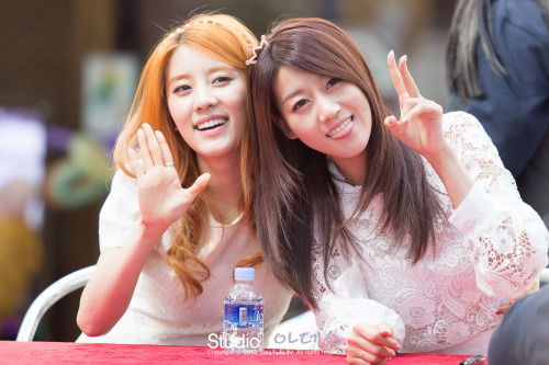 visualglow: 03/16 No Eul &amp; Seung A fantaken @ Busan Fan sign by 아데스