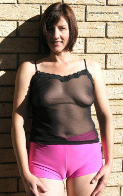 blogluckyme:    Mrs. Smythe wears her shorts