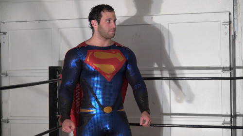 punishsuperman: bulgephilia: Super Stud (Superman) - Damien Rushhttp://www.muscledominationwrestling