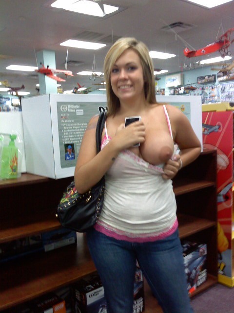 flashing in the store #nsfw #FlashingGirls