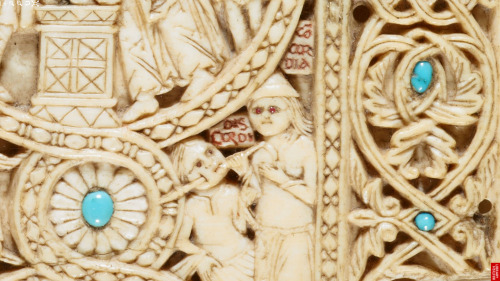 sexycodicology:Details of Egerton 1139’s Cover (The ‘Melisende Psalter’) Pudicitia slaying LibidoFor