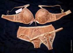 Beautiful handmade pieces of Irina Strashnic © https://www.facebook.com/strashnicirina  Best of Lingerie: www.radical-lingerie.com