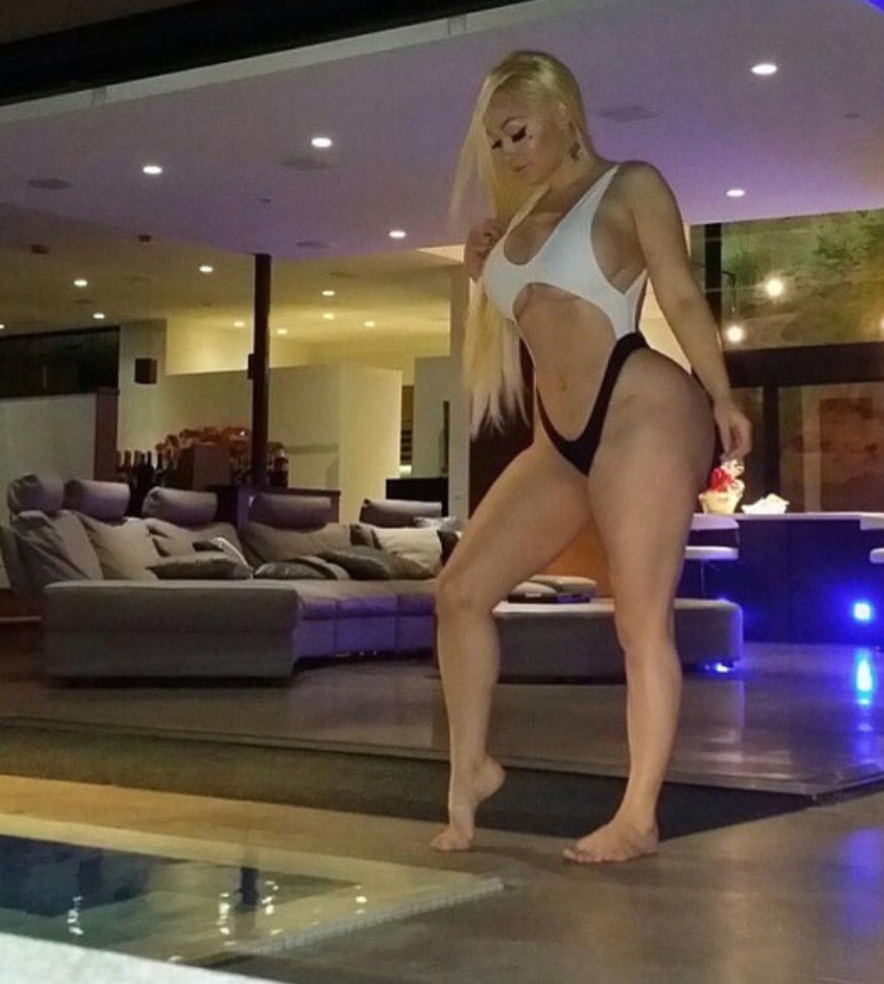colonelfree:  So sexy 🌹🌹🌹🌹🌹🌹🌹🌹🌹