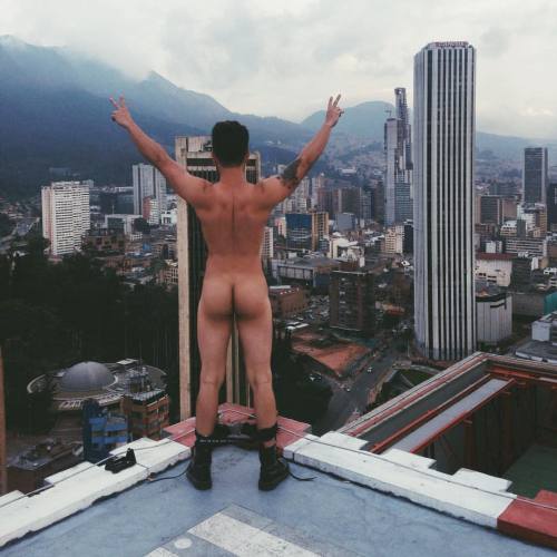 nicolasesteban:Freedom✌🏻️#badass #lol #Bogota (en Centro Internacional)