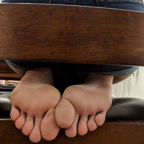 blackrussian007:Uh Oh, looks like I am in desperate need of a pedicure anyone want to volunteer to p