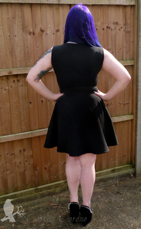 corvuscoronefashion-photography:  haus-of-grotesque:  Black jersey summer dresses,