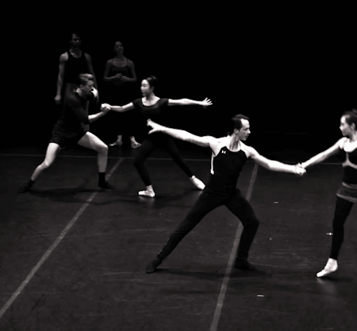 mariatallchief:Boston Ballet dancers rehearsing a pas de deux from William Forsythe’s “Artifact” (x)