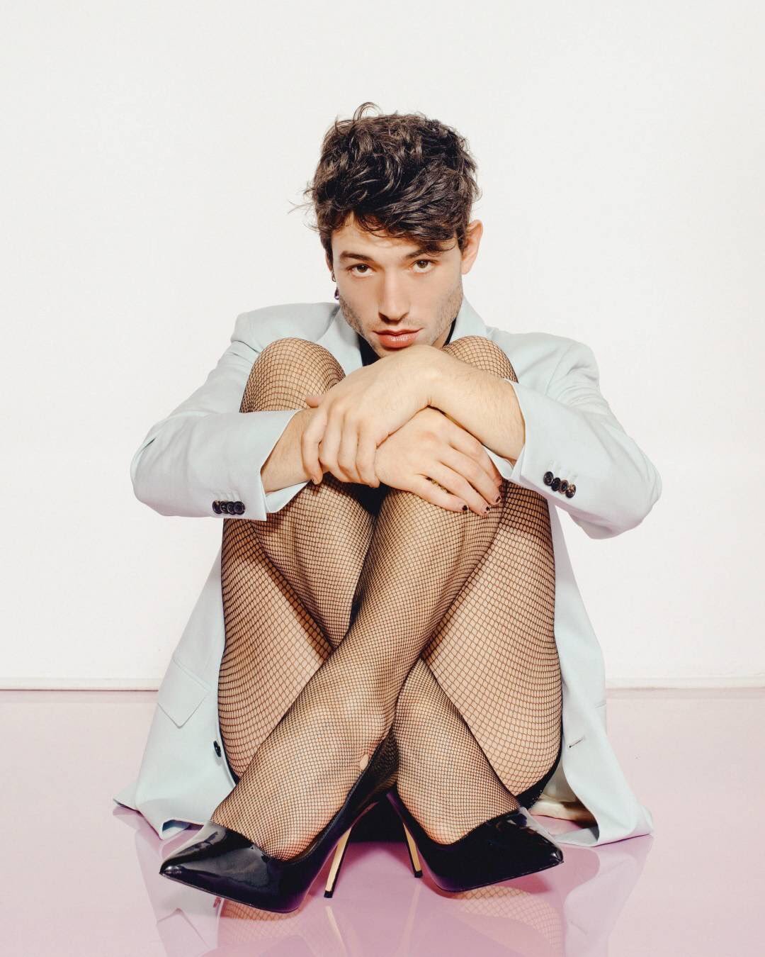ohthentic:  davidmeetstmblr: Ezra Miller back at it again    Oh 