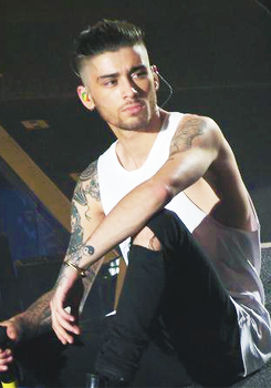 zaynmalikdaily:  When you forget you’re not actually a model. February 15th 2015 - Melbourne, Australia. 