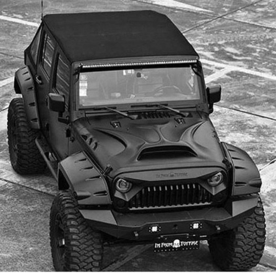 jeepn4life2004: Wicked hood!!!   Wicked ass jeep