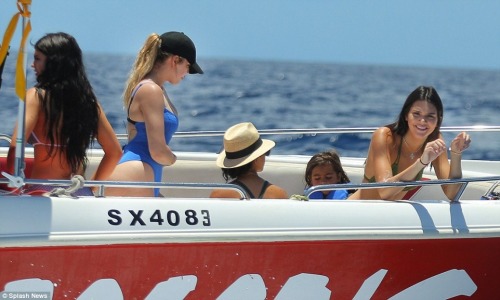 celebssyle:  Kylie, Khloe, Kourtney, Mason and Kendall on a boat in St. Barts 