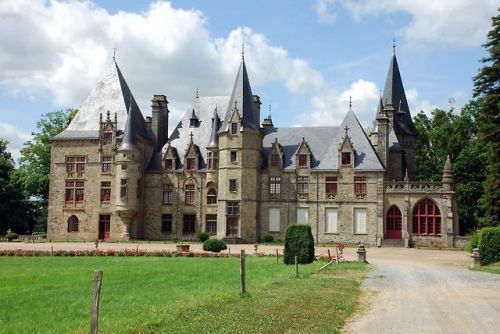 un-monde-de-papier:Château du Bois-Cornillé, à Val-d’Izé (Ille-et-Vilaine). Source: www.all-free-p