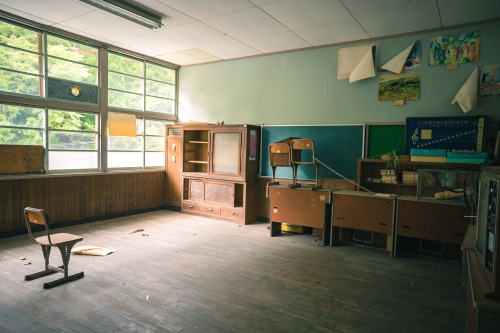 elugraphy:思い出のつまった小学校→詳細Abandoned school with lots of memories.