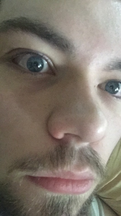 skyslut:  The moment I wake up VS literally 2 seconds later when I remember I’m in bed with your dad and I gotta smize 