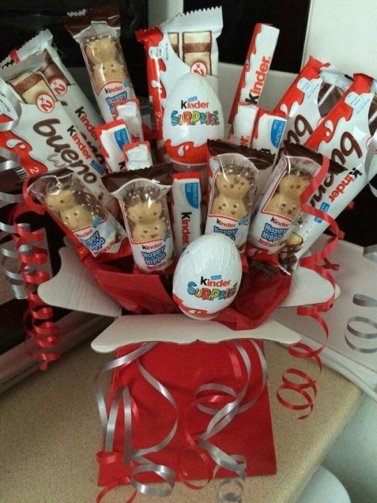 koinwnika–anasfalhs:  Fuck roses …kinder get my mouth horny.
