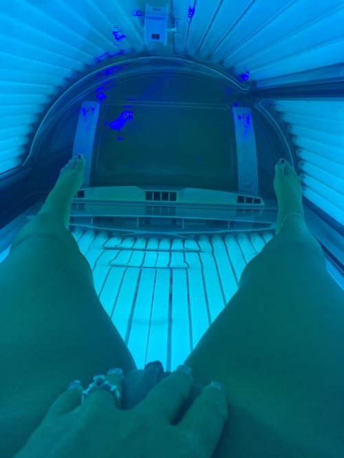 justplayin5162:  Humpday tanning👄
