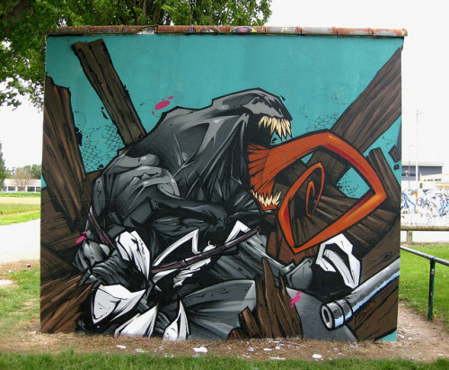 albotas: Daily Graffiti Massive Venom mural by Merlyn and his friends Hase and Audel. Merlyn also sl