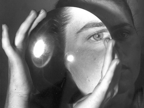 inneroptics:    Lola Alvarez Bravo - Mariana Yampolsky, 1940s  