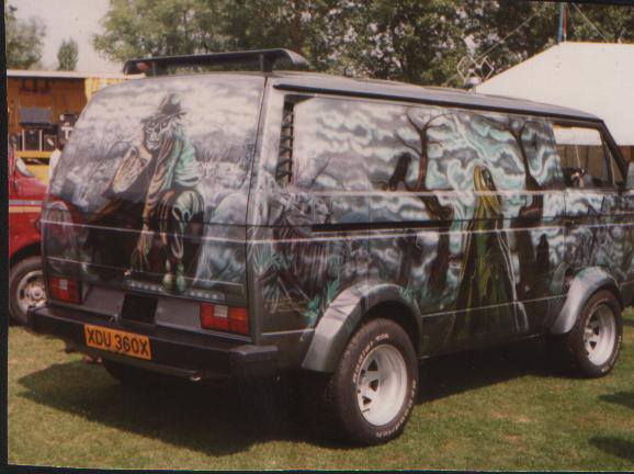 rollingroomphotography:  Check out Rolling Room for a wide variety of Custom Van