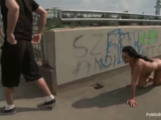 justinesoumise:  Public Disgraceen promenade…