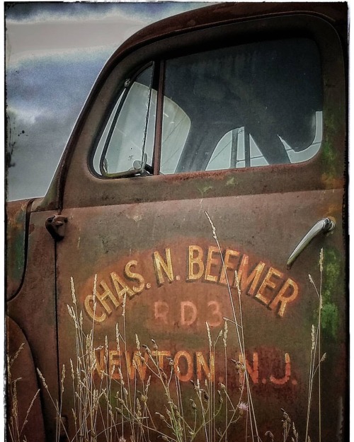 oldfarmhouse:oldtruck rusting on a farmfield having served it’s owner many years ago…now just a remi