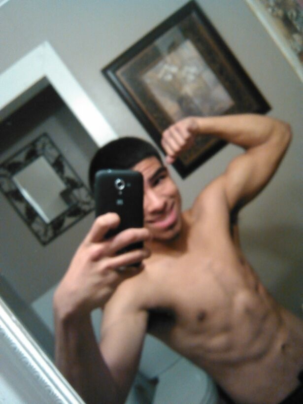 exposingkiks:  Kik johnybcute