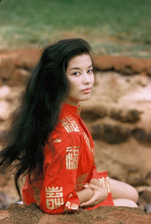 vintagewoc:france nuyen by don ornitz (1957)